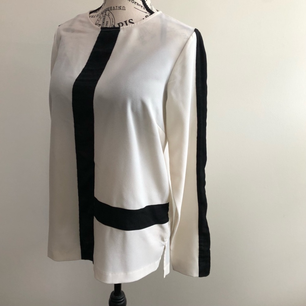 The Limited Crème Shirt with Black Accent